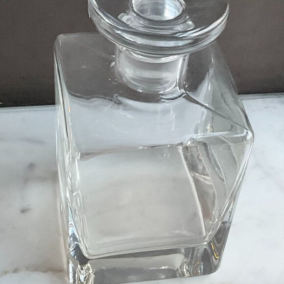 Crystal Square Decanter w Stopper Vintage Pristine HEAVY - Picture 2 of 7